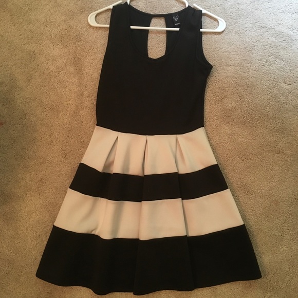 Windsor | Dresses | Windsor Dress Black And White Skater Dress | Poshmark Windsor | Dresses | Windsor Dress Black And White Skater Dress | Poshmark